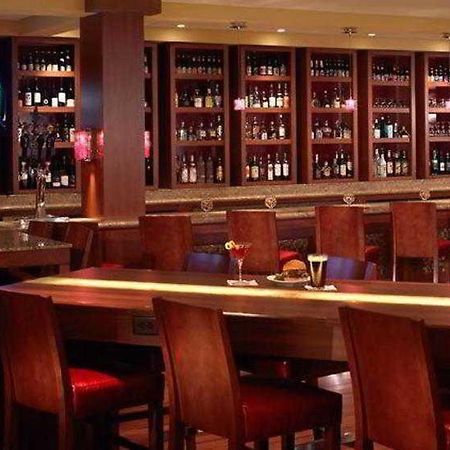 فندق Wyndham Cleveland Airport المطعم الصورة