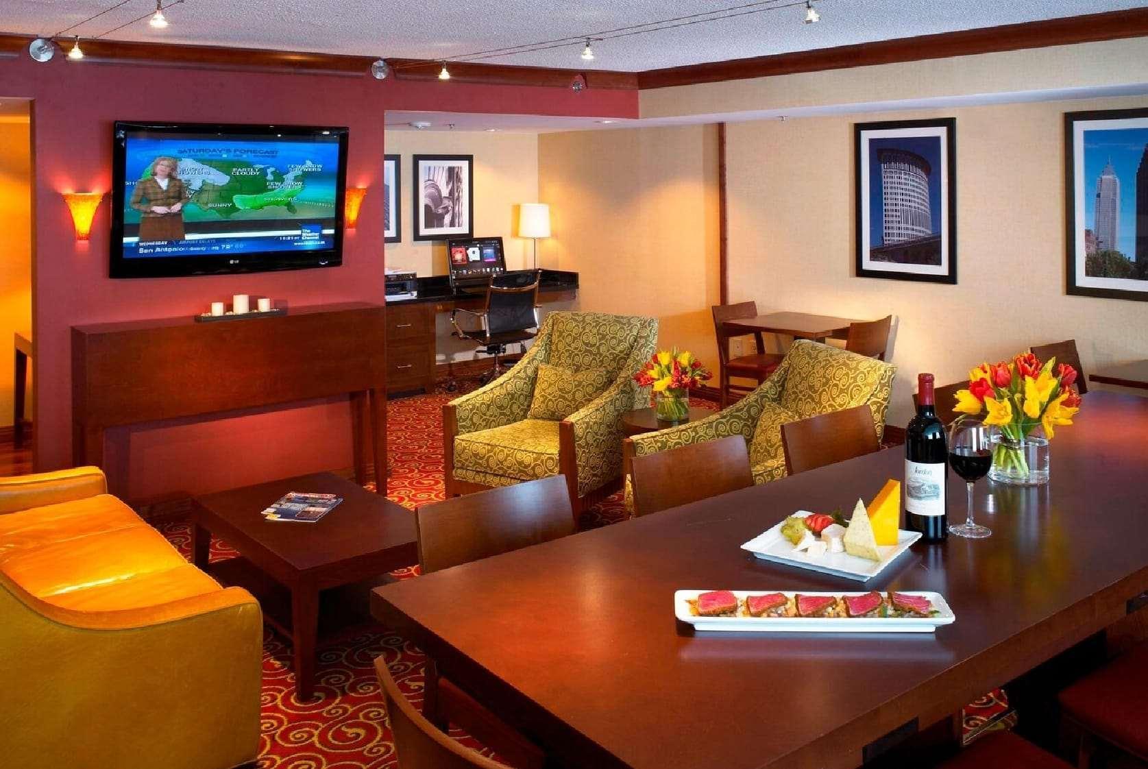 فندق Wyndham Cleveland Airport المظهر الخارجي الصورة