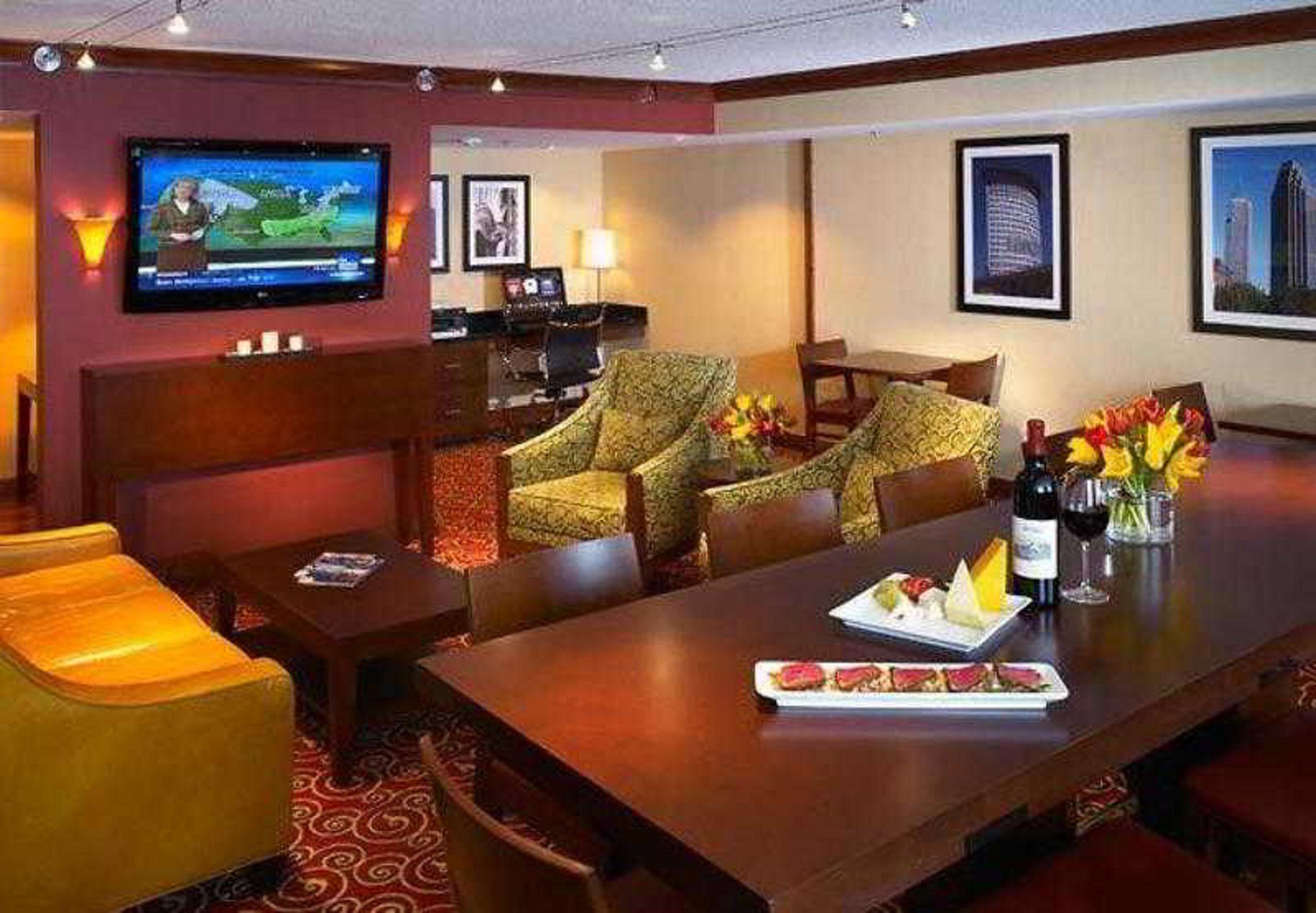 فندق Wyndham Cleveland Airport المظهر الداخلي الصورة